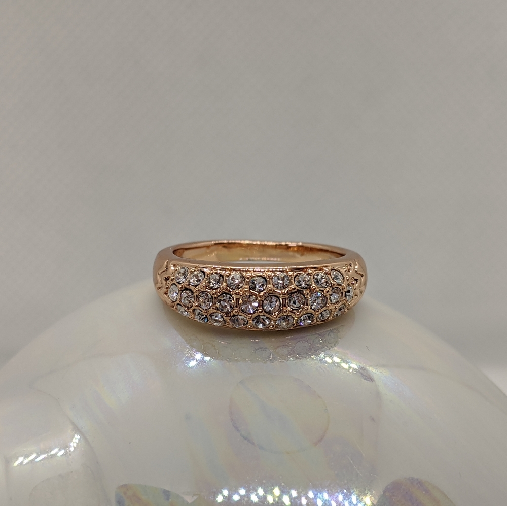 18 KG Plated Embedded Crystal Ring